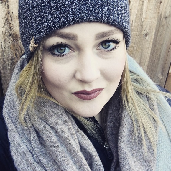 Meet your Posher, Emilee - Picture 1 of 1